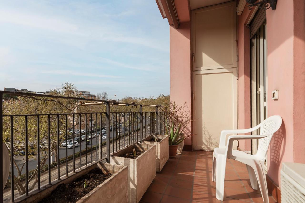 Monteverde Roomy Apartment Sun And Flowers Řím Exteriér fotografie